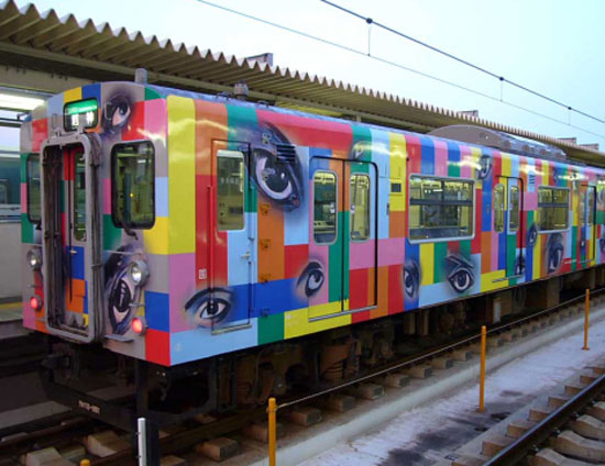 train_Yokoos_eyeball_train_Kakogawa_line_Hygo_prefecture